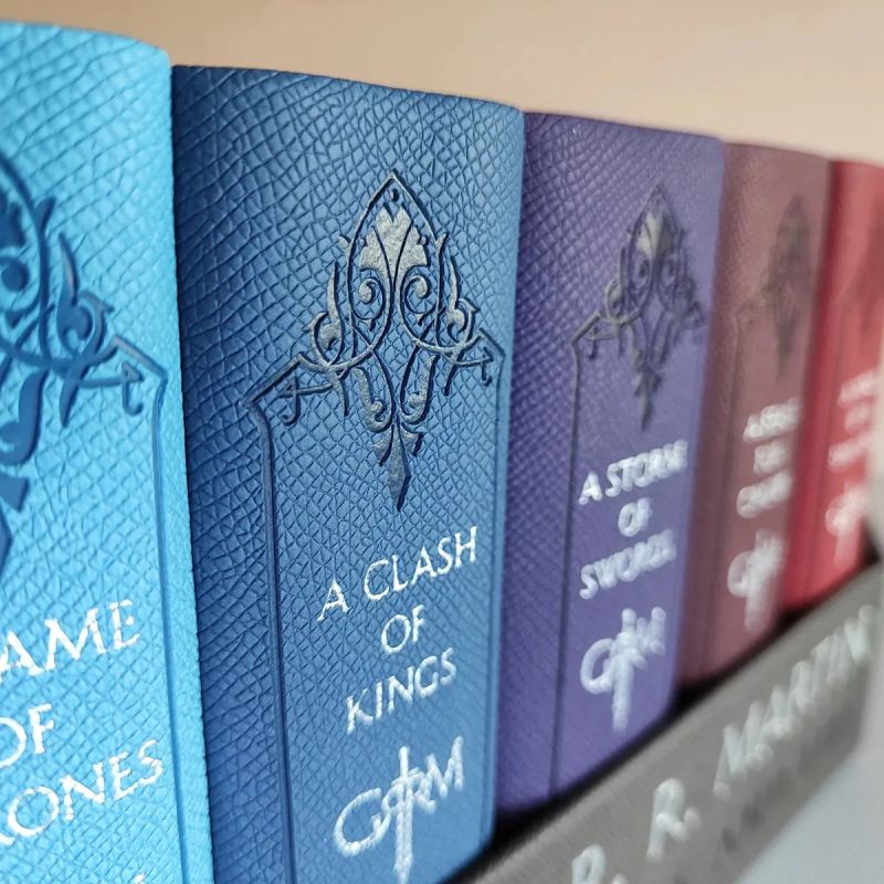 GAME OF THRONE'S LEATHER-CLOTH BOXED SET OF 5 BOOKS (Nuevo) - Miniatura 4