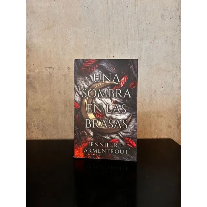 UNA SOMBRA EN LAS BRASAS - DE SANGRE Y CENIZAS PRECUELA  1 (Nuevo) - Miniatura 2