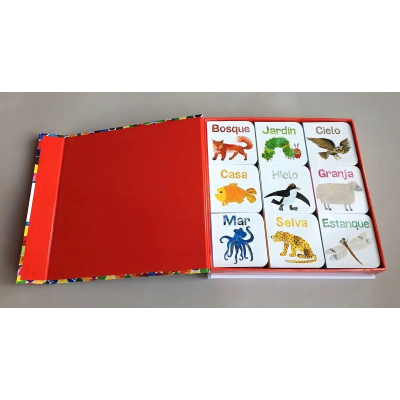UNA CAJA CON MUCHOS LIBROS Y UN PUZZLE